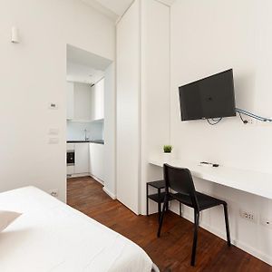 Deluxe Studio